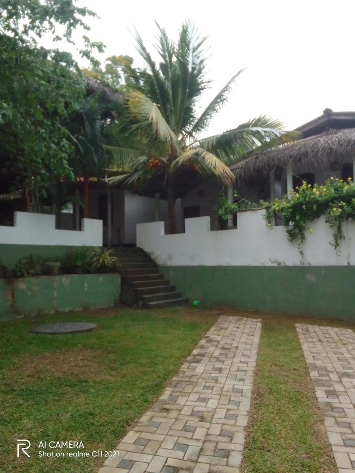 Peacock Garden Bed & Breakfast Tangalle Exterior photo